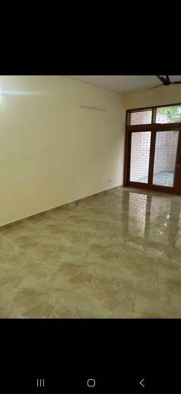 Room in 4 BHK Builder Floor at Lokvihar Apartment, Pitampura – for Rent