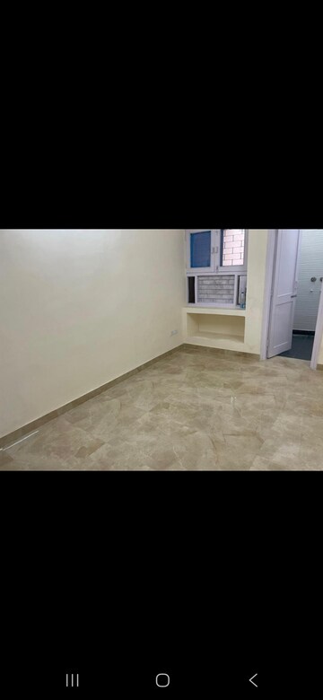 Room in 4 BHK Builder Floor at Lokvihar Apartment, Pitampura – for Rent
