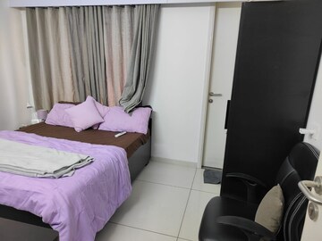 Bedroom in 4 BHK Apartment at Vastrapur – for Rent