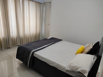 Bedroom in 4 BHK Apartment at Vastrapur – for Rent