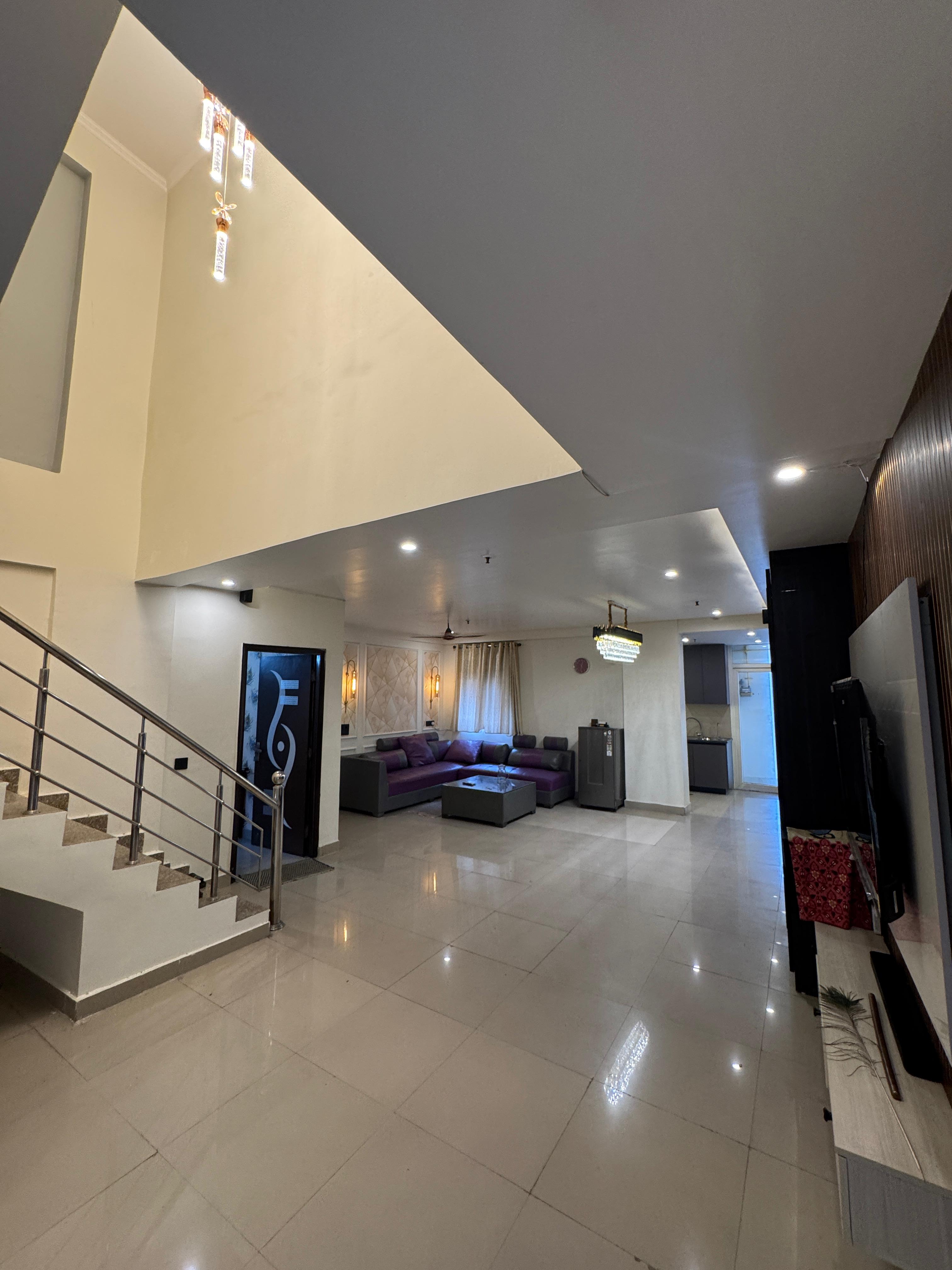 3 BHK + Servant Room,Extra Room Penthouse For Rent in Amrapali Princely Estate