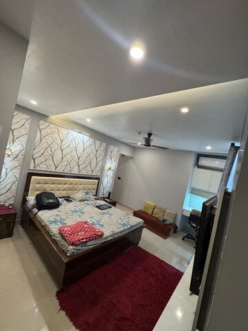 Furnished Amenities in 3 BHK Penthouse at Amrapali Princely Estate, Sector 76 – for Rent