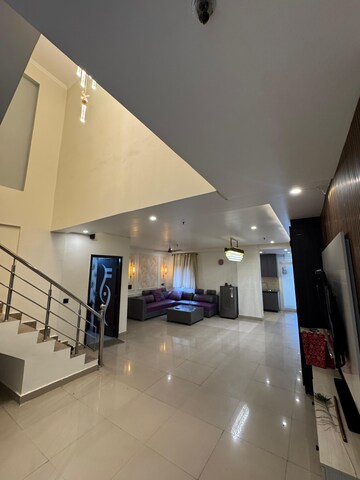 Furnished Amenities in 3 BHK Penthouse at Amrapali Princely Estate, Sector 76 – for Rent