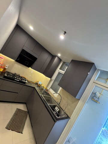 Furnished Amenities in 3 BHK Penthouse at Amrapali Princely Estate, Sector 76 – for Rent