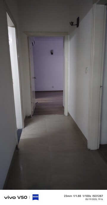2 BHK Apartment For Rent in Raheja Vedaanta, Sector 108