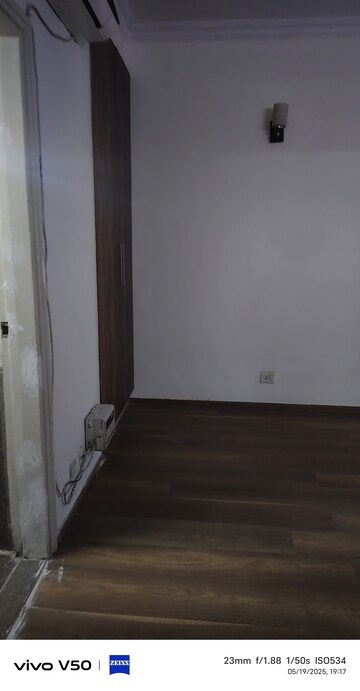 Room in 2 BHK Apartment at Raheja Vedaanta, Sector 108 – for Rent