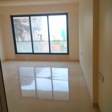 Room in 4 BHK Apartment at Prime Beach, Juhu – for Rent