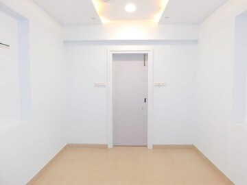 Room in 2 BHK Apartment at Raheja Sherwood, Goregaon East – for Rent
