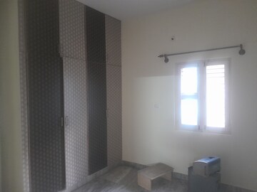 Room in 2 BHK Builder Floor at Nri Layout – for Rent
