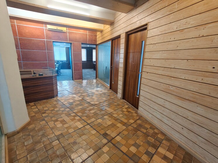  Parking, nungambakkam Commercial Office Space in IT/SEZ 4300 Sq.Ft. In Nungambakkam Chennai 9005507