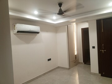 Room in 4 BHK Apartment at EWS Apartment, Sector 52 – for Rent