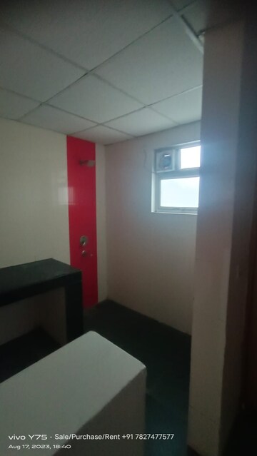 Room in 3 BHK Apartment at Umang Summer Palms, Sector 86 – for Rent