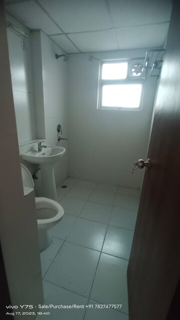 Bathroom in 3 BHK Apartment at Umang Summer Palms, Sector 86 – for Rent
