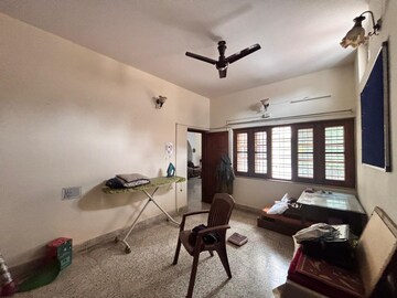 Team Area in 4 BHK Apartment at Indiranagar – for Rent