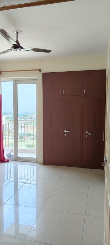 Room in 2 BHK Apartment at Wave Dream Homes, Wave City – for Rent