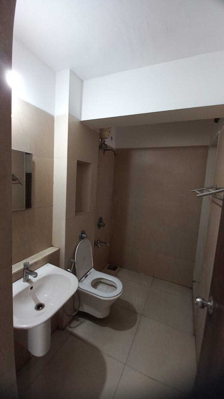 Bathroom, lodha-splendora 2 Bedroom 700 Sq.Ft. Apartment In Ghodbunder Road Thane 9005558