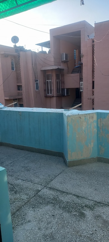  1.5 BHK Apartment at Ip Extension – for Rent
