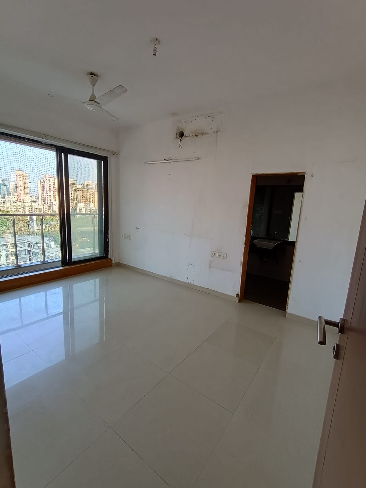 4 BHK + Servant Room Apartment For Sale in DLH Legacy