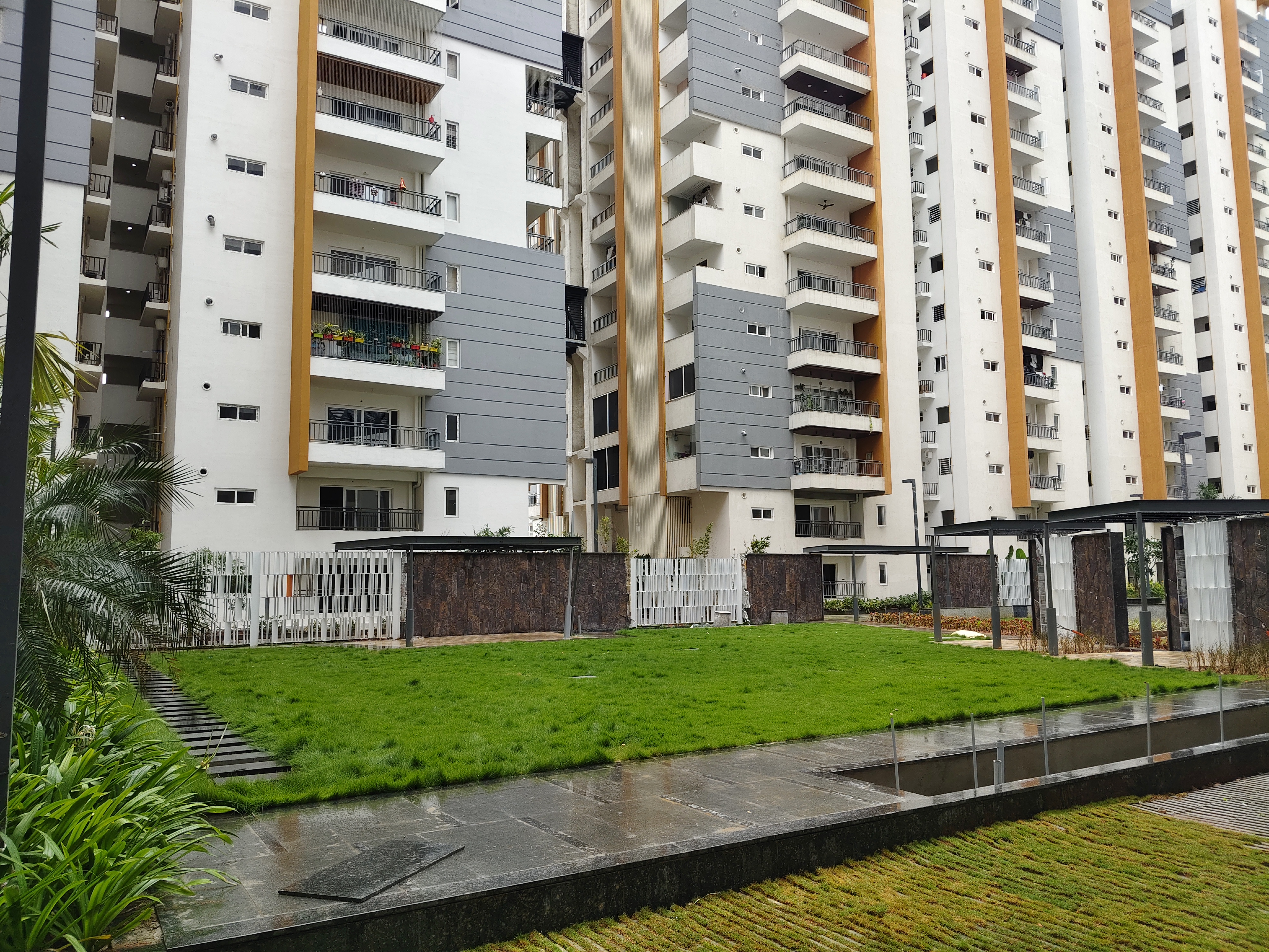 2 BHK + Pooja Room Apartment For Sale in Hallmark Skyrena