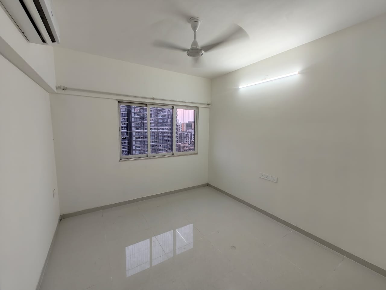1 BHK + Study Room Apartment For Sale in Omkar Signet