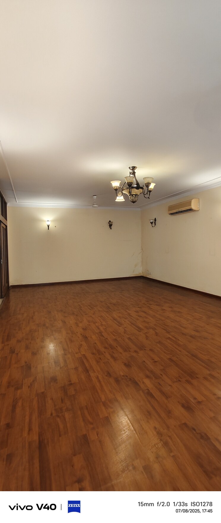 Room, defence colony 3 Bedroom 2000 Sq.Ft. Builder Floor In Defence Colony Delhi 9005700