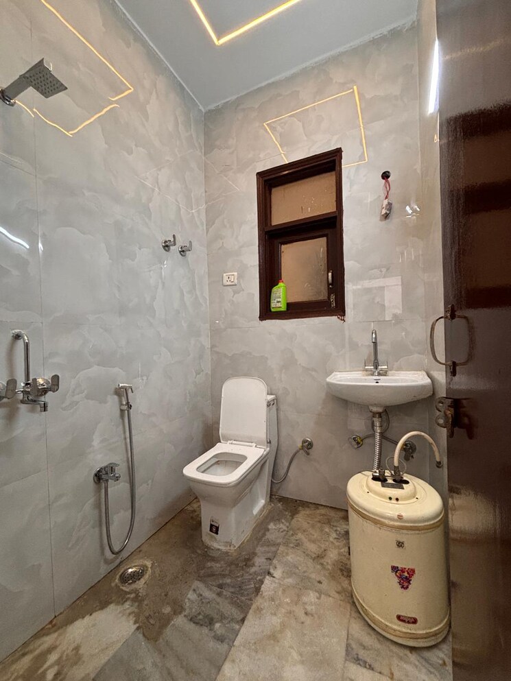 Bathroom, neb sarai 1 Bedroom 450 Sq.Ft. Builder Floor In Neb Sarai Delhi 9005741