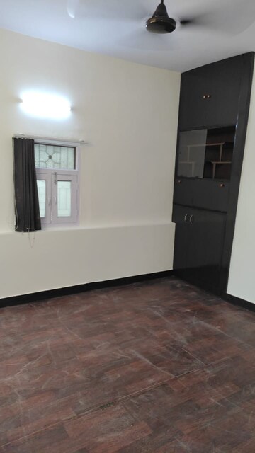 Room in 3 BHK Builder Floor at Saket – for Rent