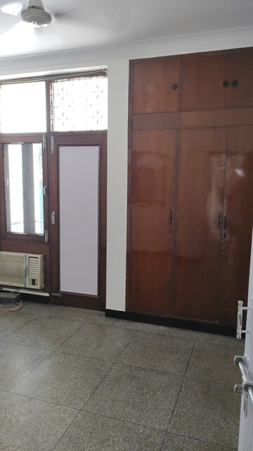 Room in 3 BHK Builder Floor at Saket – for Rent