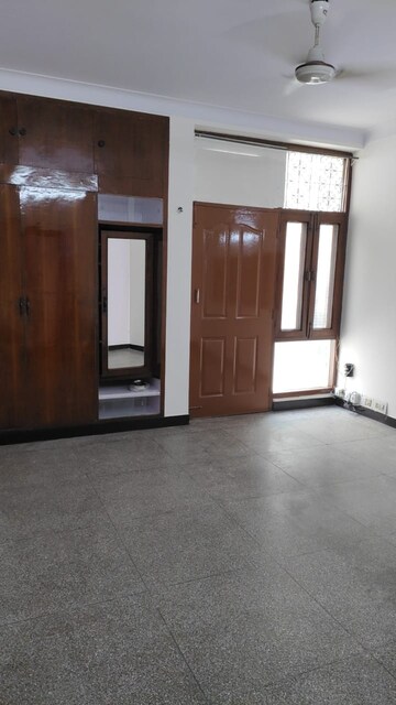 Room in 3 BHK Builder Floor at Saket – for Rent