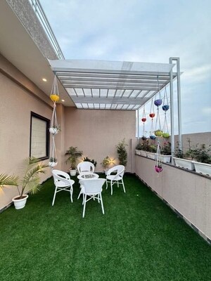 Parking in 2 BHK Builder Floor at Janakpuri – for Sale