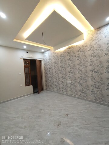 Room in 3 BHK Independent House at Jankipuram – for Sale