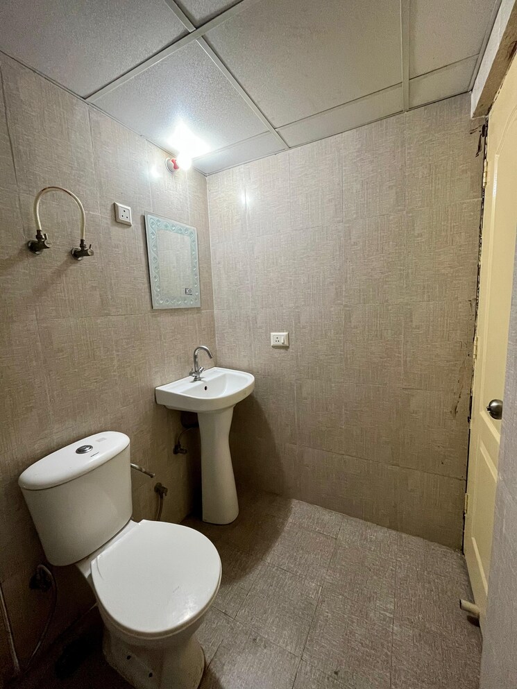 Bathroom, aditya-urban-homes 2 Bedroom 840 Sq.Ft. Apartment In Shahpur Bamheta Ghaziabad 9005814
