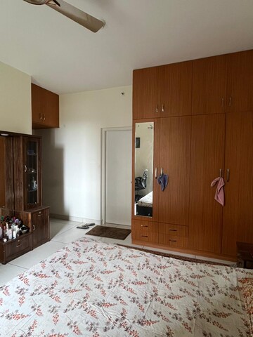 Room in 2.5 BHK Apartment at Prestige Lakeside Habitat, Varthur – for Rent
