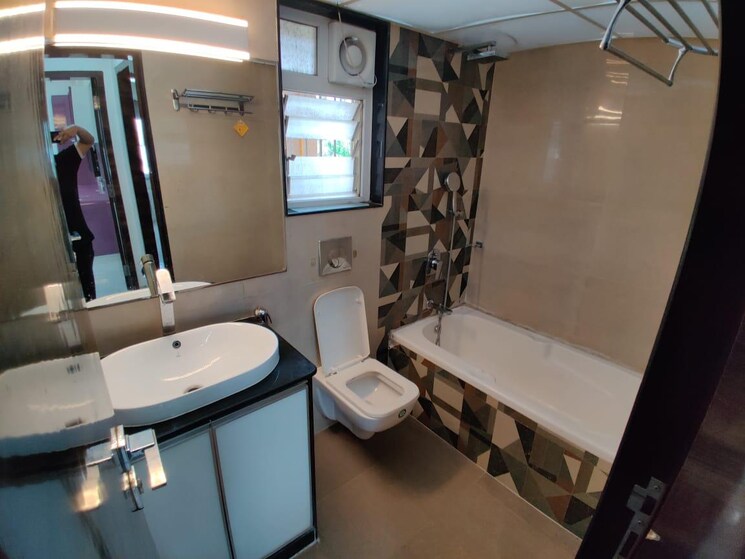 Bathroom, kalyani nagar 3 Bedroom 1500 Sq.Ft. Apartment In Kalyani Nagar Pune 9005862