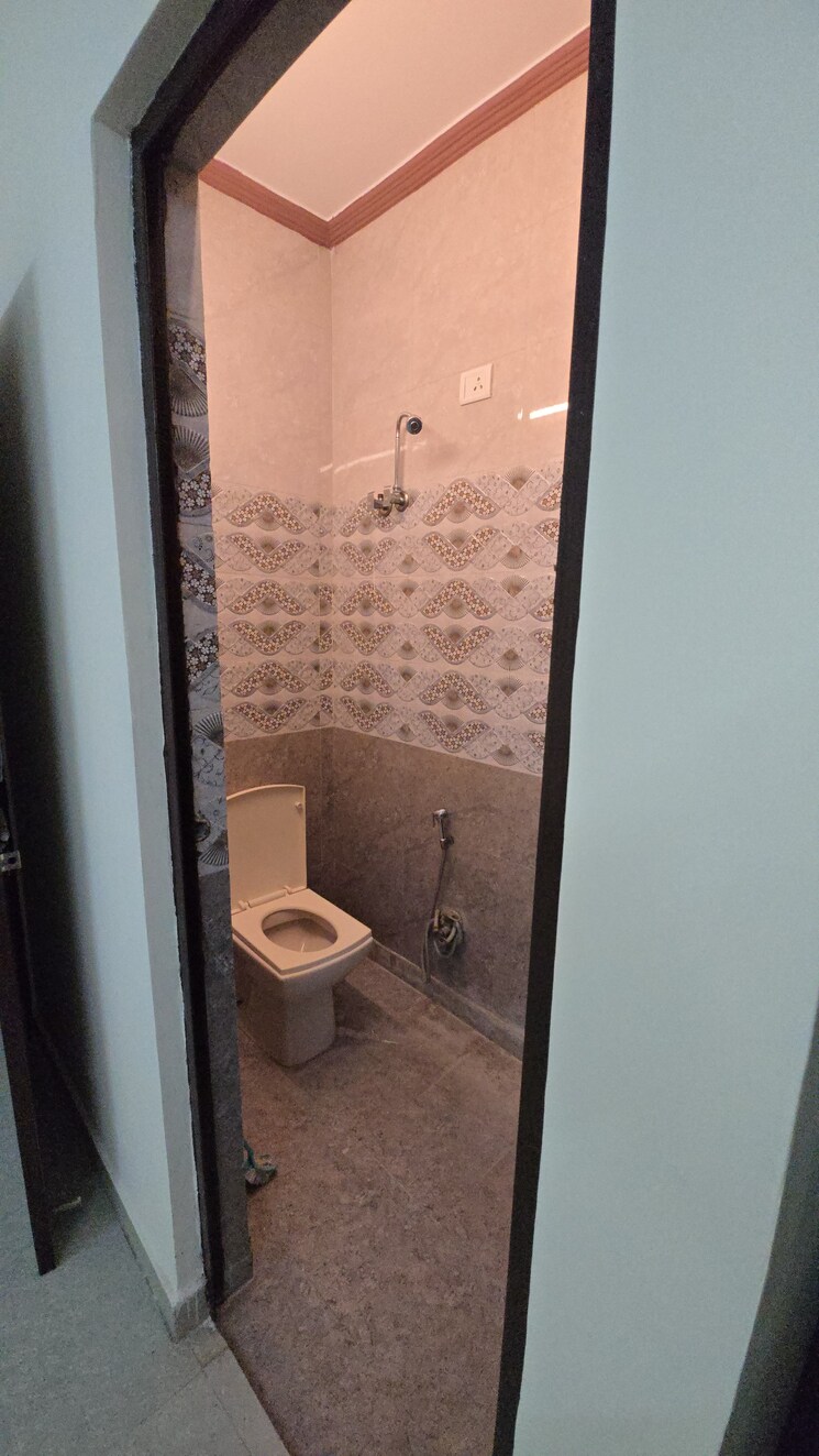 undefined, dayanand colony 2.5 Bedroom 900 Sq.Ft. Builder Floor In Dayanand Colony Delhi 9005875