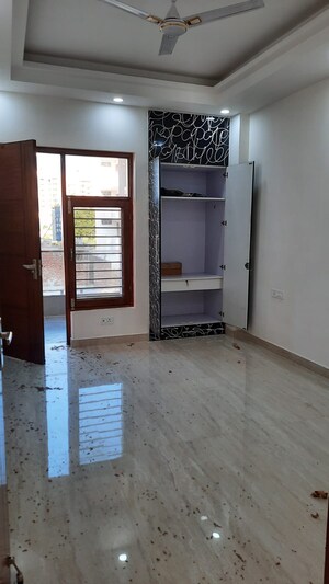 Room in 3 BHK Builder Floor at Parklands, Sector 85 – for Sale