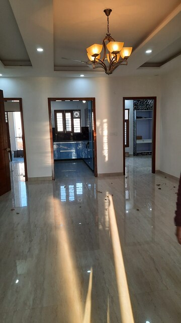 Room in 3 BHK Builder Floor at Parklands, Sector 85 – for Sale