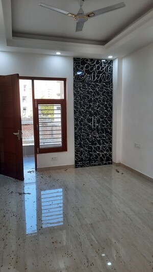 Room in 3 BHK Builder Floor at Parklands, Sector 85 – for Sale