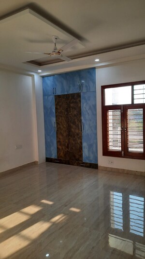 Room in 3 BHK Builder Floor at Parklands, Sector 85 – for Sale