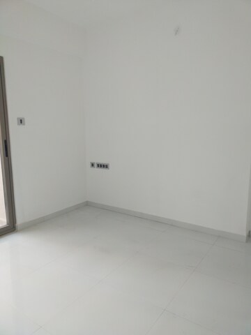Room in 4 BHK Apartment at Kalyani Nagar – for Rent
