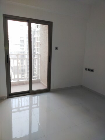 Room in 4 BHK Apartment at Kalyani Nagar – for Rent