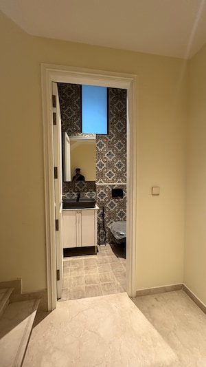 Room in 4 BHK Villa at Shalimar One World Valencia County, Malesemau – for Sale