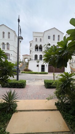 4 BHK + Pooja Room,Servant Room,Study Room Villa For Sale in Shalimar One World Valencia County