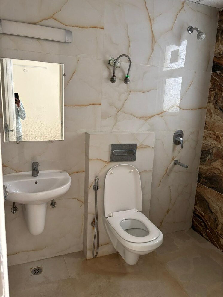 Bathroom, omaxe-the-palace 3 Bedroom 1550 Sq.Ft. Apartment In Gomti Nagar Lucknow 9005897