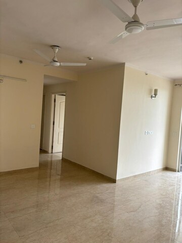 Room in 3 BHK Apartment at Omaxe The Palace, Gomti Nagar – for Rent