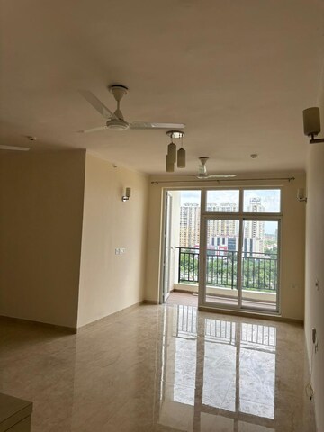 Room in 3 BHK Apartment at Omaxe The Palace, Gomti Nagar – for Rent