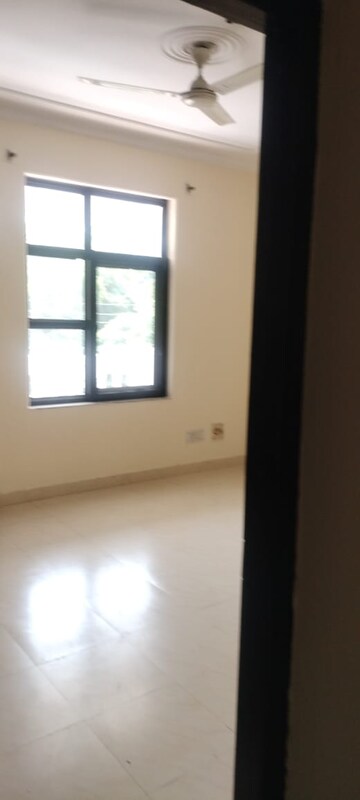 Room in 3 BHK Apartment at Park Royal Apartment, Sector 56 – for Rent