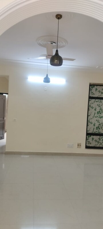 Room in 3 BHK Apartment at Park Royal Apartment, Sector 56 – for Rent