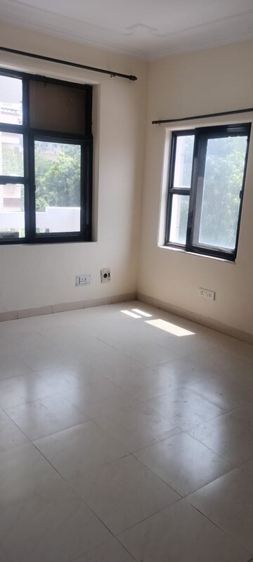 Room in 3 BHK Apartment at Park Royal Apartment, Sector 56 – for Rent