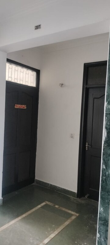 Building Lobby in 3 BHK Apartment at Park Royal Apartment, Sector 56 – for Rent